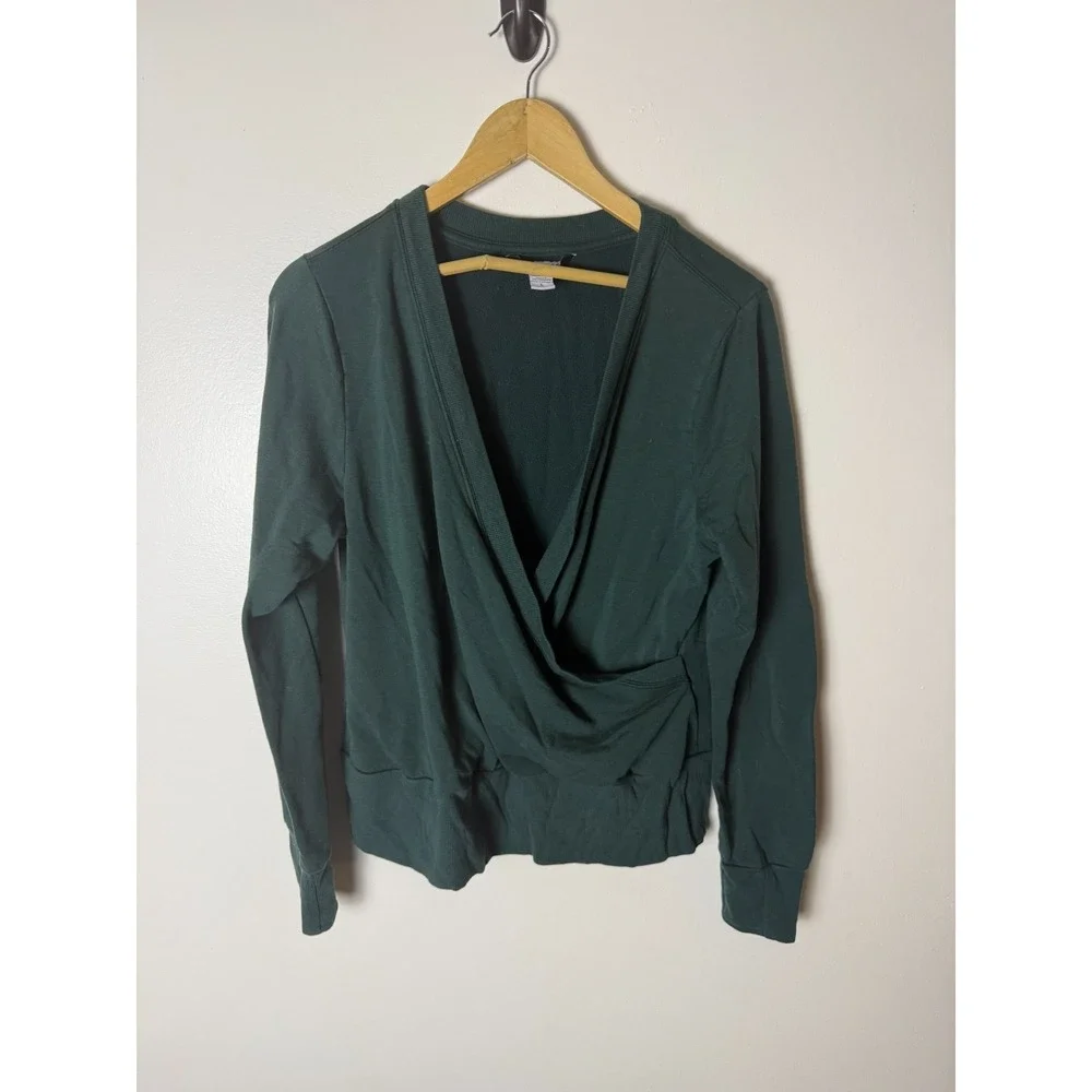 Athleta Green Recharge Surplice Wrap V-Neck Womens L Athletic Long Sleeve